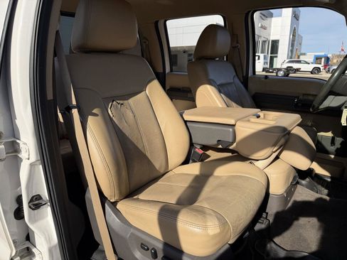 Used 2011 Ford F250 Lariat w/ Lariat Interior Pkg image 16