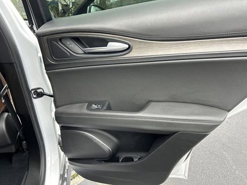Used 2023 Alfa Romeo Stelvio Ti image 13
