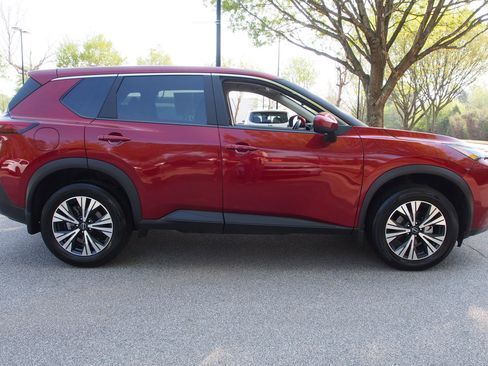 Used 2023 Nissan Rogue SV image 8