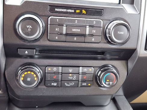 Used 2018 Ford F150 XLT w/ Equipment Group 302A Luxury AWD/4WD image 21