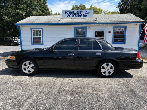 Used 2011 Ford Crown Victoria LX w/ Comfort Appearance Pkg RWD image 3