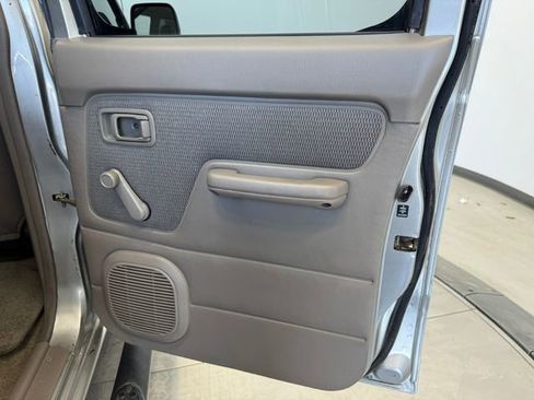 Used 2002 Nissan Frontier XE image 38