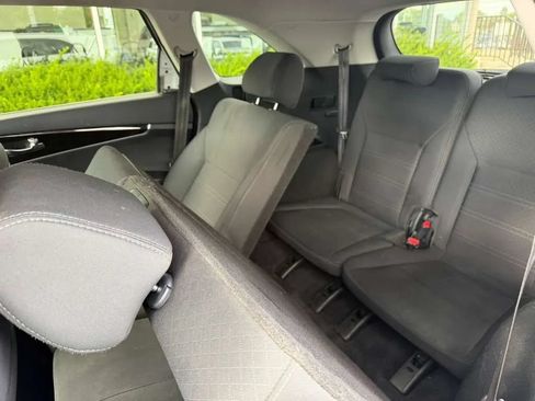 Used 2020 Kia Sorento LX w/ LX I4 Convenience Package AWD/4WD image 9