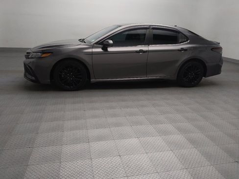 Used 2022 Toyota Camry SE FWD image 2