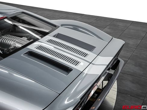Used 2006 Ford GT RWD image 21