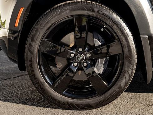 Used 2025 Land Rover Defender 90 X-Dynamic SE image 11