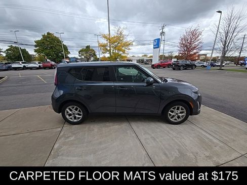 Used 2023 Kia Soul S image 2