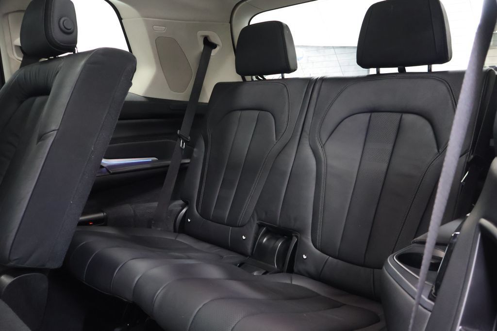 Used 2019 BMW X7 xDrive40i w/ Premium Package AWD/4WD image 28