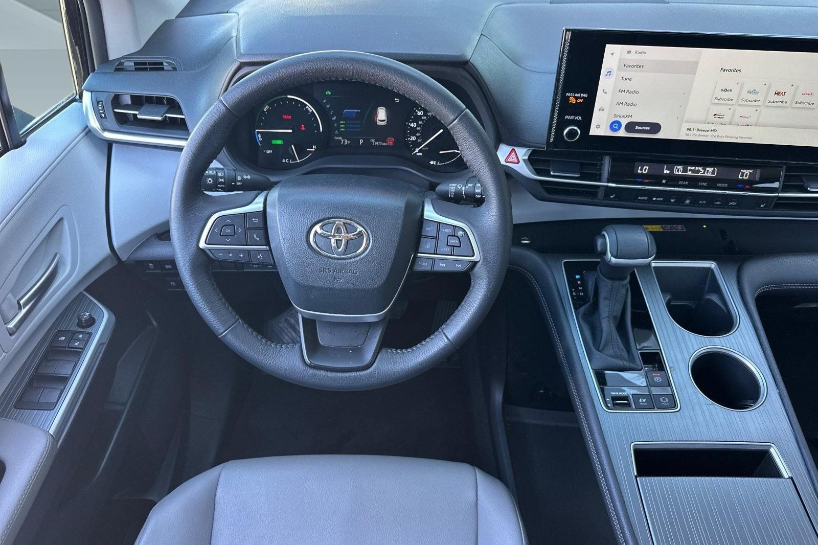 Used 2026 Toyota Sienna XLE FWD image 30