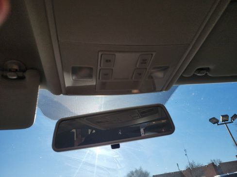 Used 2016 Volkswagen Golf S image 28