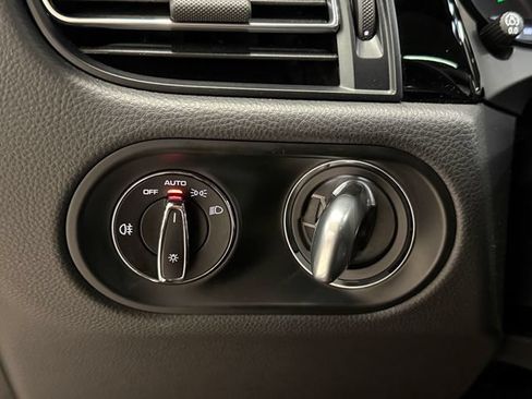 Certified 2024 Porsche Macan S AWD/4WD image 21