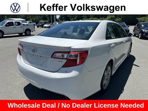Used 2012 Toyota Camry SE w/ Leather Pkg FWD image 5