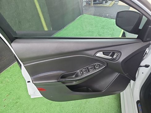 Used 2016 Ford Focus RS AWD/4WD image 39