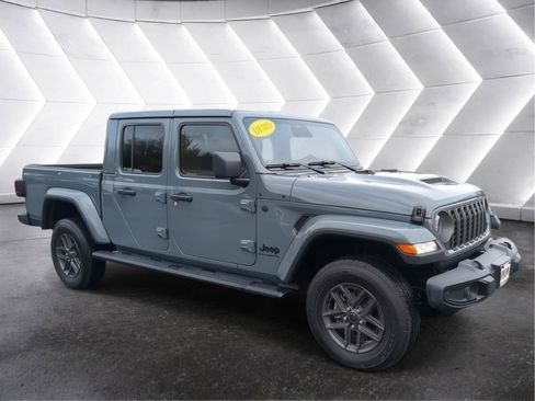 New 2026 Jeep Gladiator Sport AWD/4WD image 13