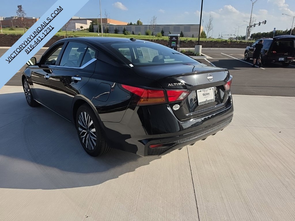Used 2025 Nissan Altima 2.5 SV FWD image 3