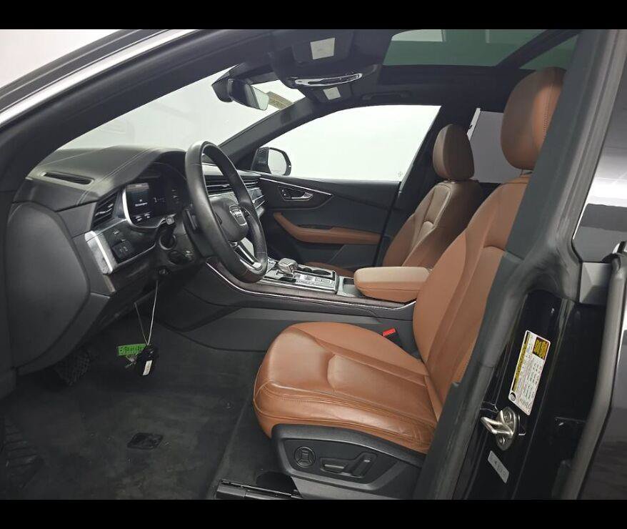 Used 2023 Audi Q8 Premium Plus w/ Premium Plus Package AWD/4WD image 3