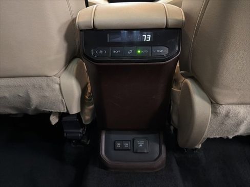 Certified 2021 Toyota Highlander Limited image 13