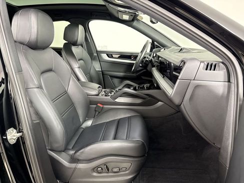 Certified 2024 Porsche Cayenne Coupe AWD/4WD image 23