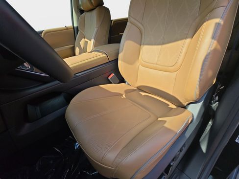 Used 2025 INFINITI QX80 Sensory AWD/4WD image 17