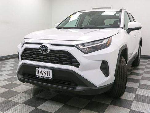 Used 2025 Toyota RAV4 XLE AWD/4WD image 4