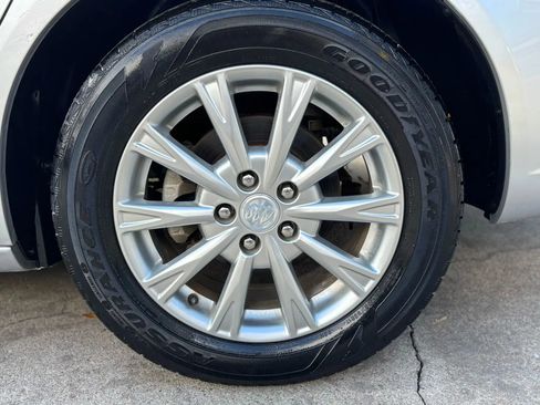 Used 2009 Buick Lucerne CXL image 26