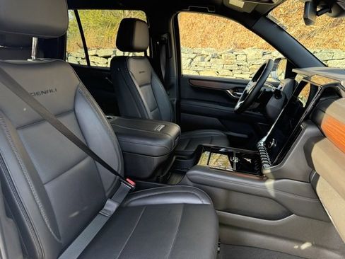 Used 2025 GMC Yukon Denali image 10