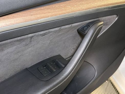 Used 2023 Tesla Model 3 Standard Range image 18