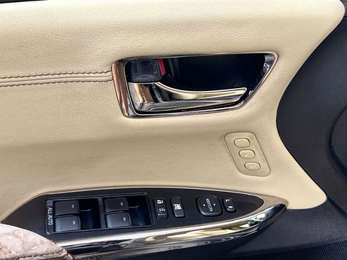 Used 2014 Toyota Avalon Limited image 16