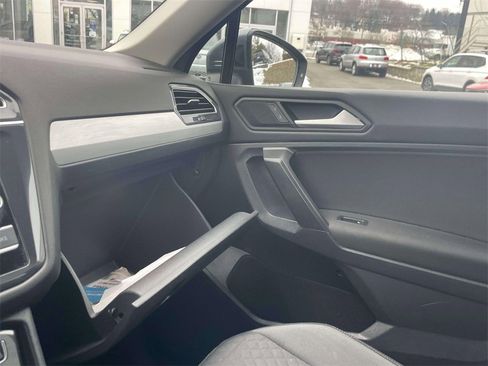 Used 2021 Volkswagen Tiguan S image 32