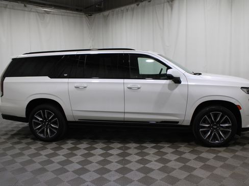 Certified 2024 Cadillac Escalade ESV Sport Platinum image 40