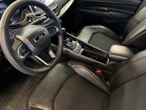 Used 2025 Jeep Compass Trailhawk AWD/4WD image 10