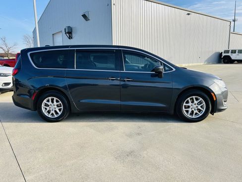Used 2020 Chrysler Pacifica Touring w/ Cold Weather Group image 38