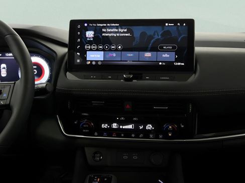 Used 2025 Nissan Rogue SL w/ Tech Package image 28