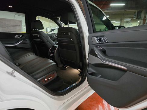 New 2026 BMW X7 M60i image 15