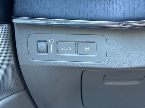 Used 2020 Volvo XC90 T8 Momentum w/ Protection Package Premier image 32