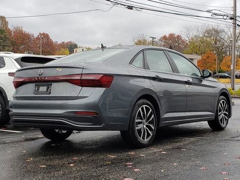 New 2026 Volkswagen Jetta SE FWD image 3