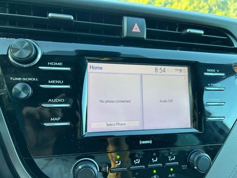 Used 2020 Toyota Camry LE image 24