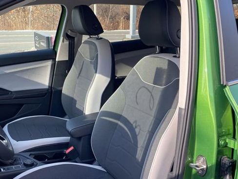 New 2026 Volkswagen Taos SE image 13