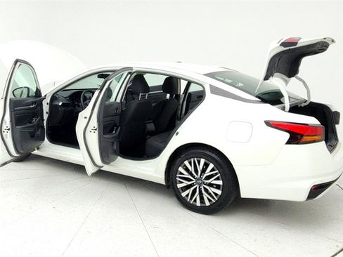 Used 2023 Nissan Altima 2.5 SV image 11