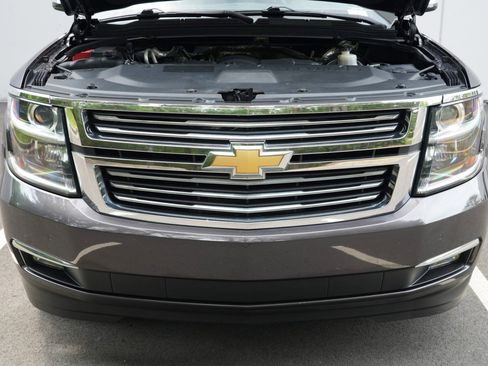 Used 2015 Chevrolet Suburban LTZ RWD image 7