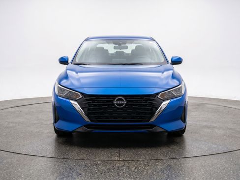 Used 2025 Nissan Sentra SV FWD image 2