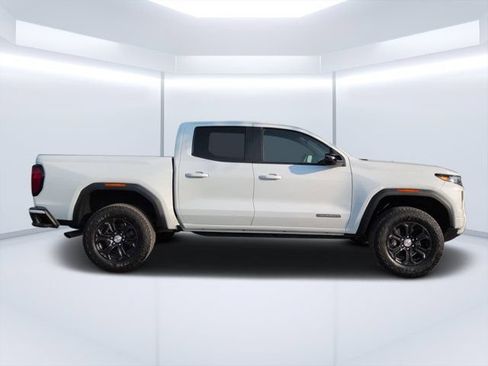 Used 2024 GMC Canyon Elevation RWD image 2