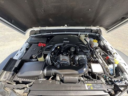Used 2018 Jeep Wrangler Unlimited Sport AWD/4WD image 12