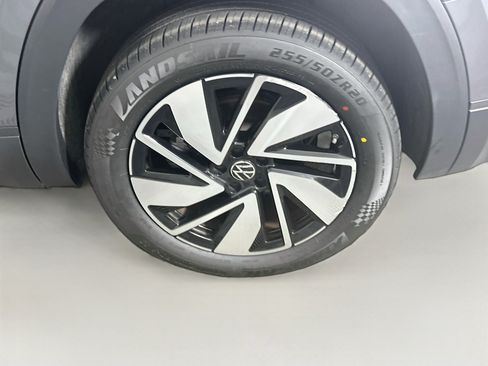 Used 2025 Volkswagen Atlas SE FWD image 11