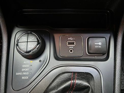 Used 2019 Jeep Cherokee Trailhawk image 51