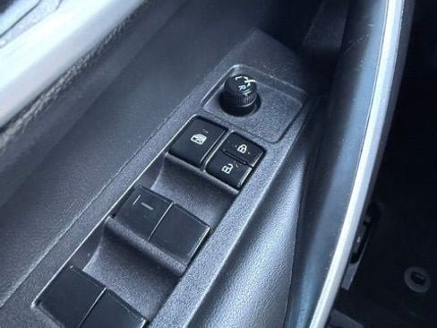 Used 2021 Toyota Corolla SE FWD image 19