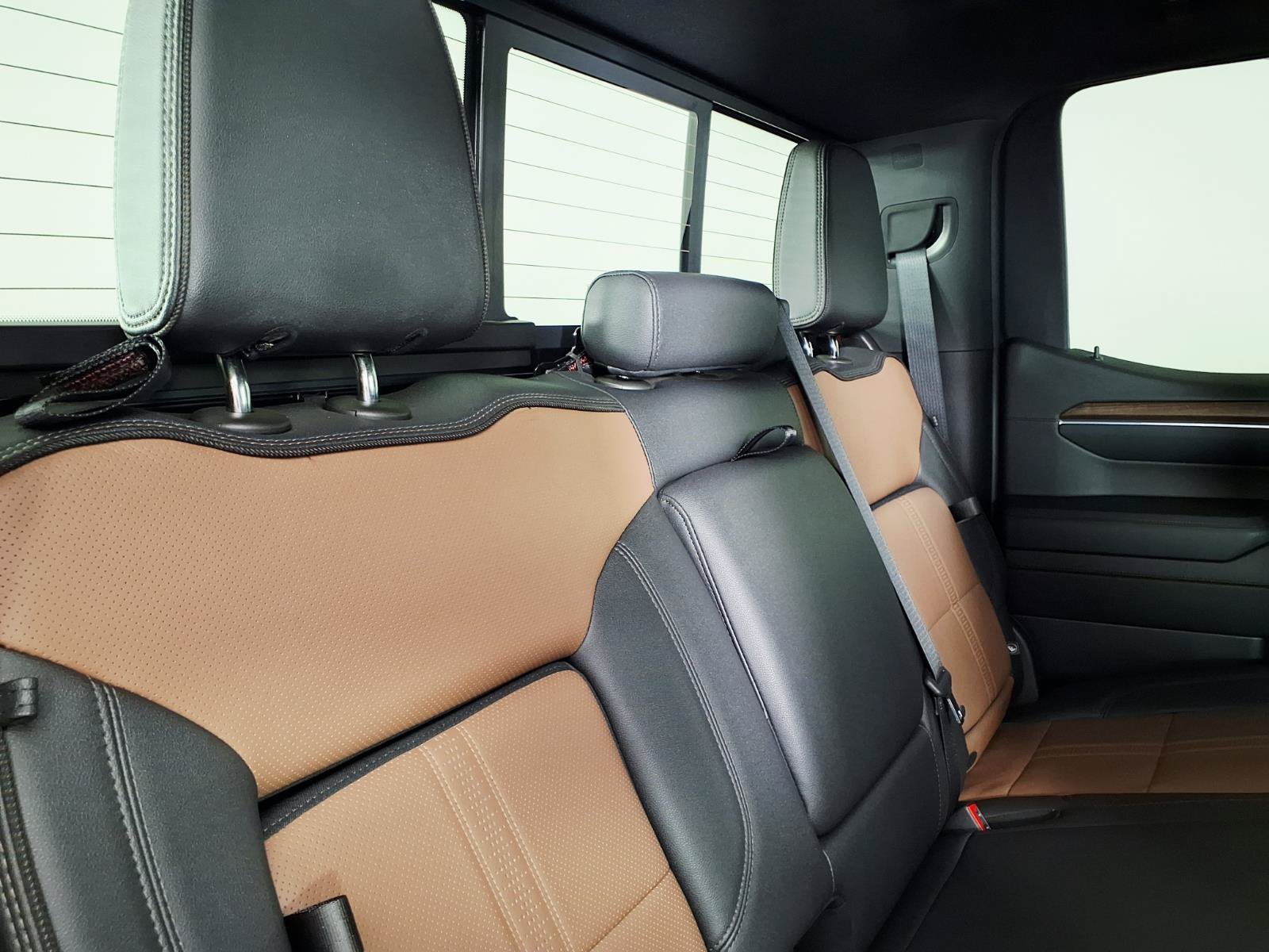 Used 2023 Chevrolet Silverado 1500 High Country w/ High Country Premium Package AWD/4WD image 12
