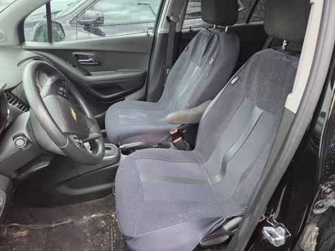 Used 2020 Chevrolet Trax LS w/ Tint and Cruise Package FWD image 10