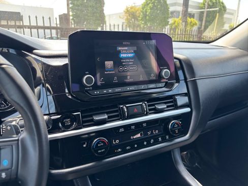 Used 2025 Nissan Pathfinder SV FWD image 17