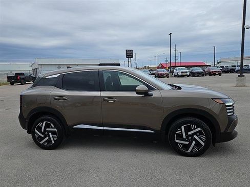 Used 2025 Nissan Kicks SV FWD image 6